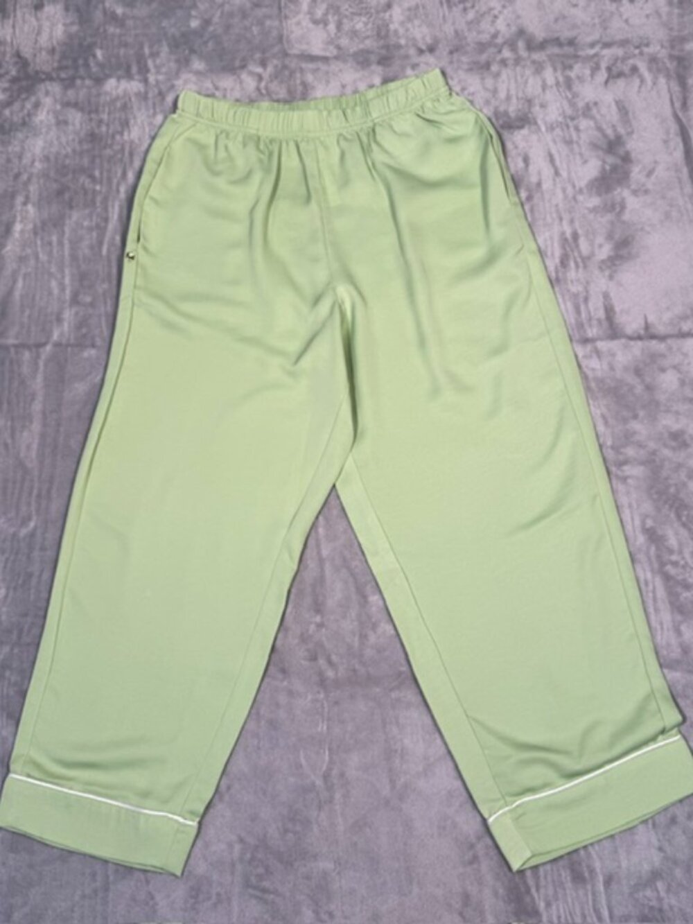 NWT Fabletics EcoSatin Crop Pants Wasabi Green M